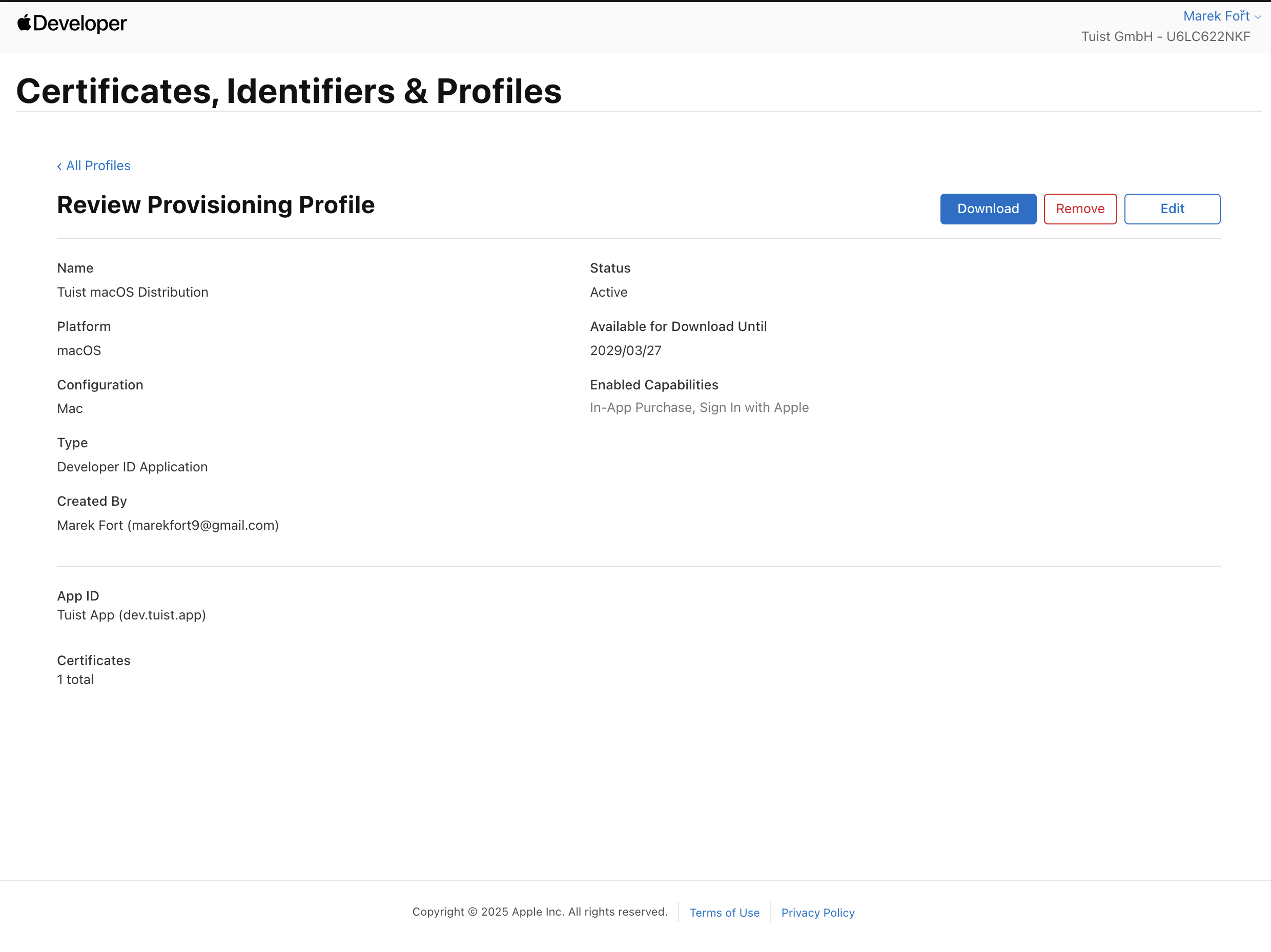 Screenshot of the macOS Distribution provisioning profile, including Sign in with Apple capability