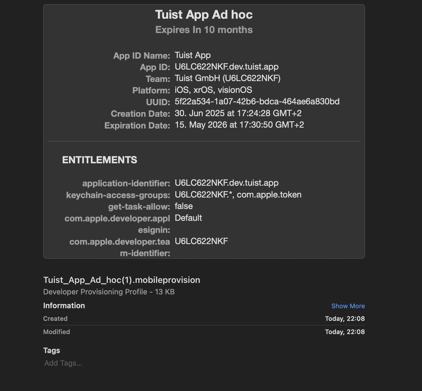 Screenshot of the iOS Distribution provisioning profile in Finder with the Sign in with Apple capability